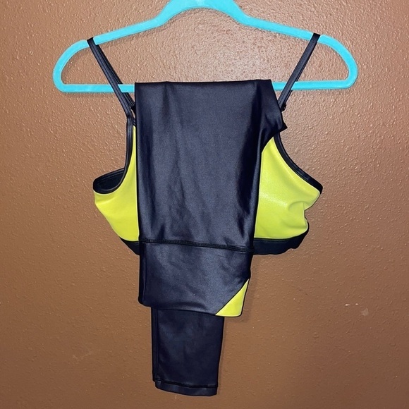 💛🖤 2 piece Yellow and Black Activewear top has tags bottom does not. - Picture 3 of 5